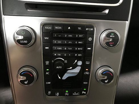 Used 2017 Volvo V60 T5 Platinum FWD image 29