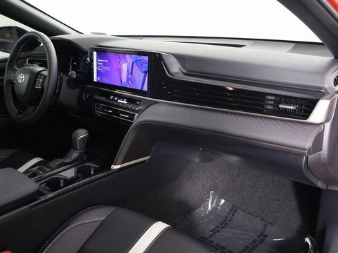 Used 2026 Toyota Camry Hybrid w/ Multimedia Upgrade Package FWD image 9