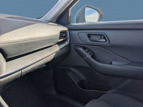 Used 2024 Nissan Rogue S image 14