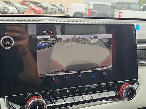 Used 2026 GMC Canyon AT4X w/ AT4X AEV Edition image 13