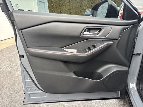 Used 2025 Nissan Rogue SV image 16