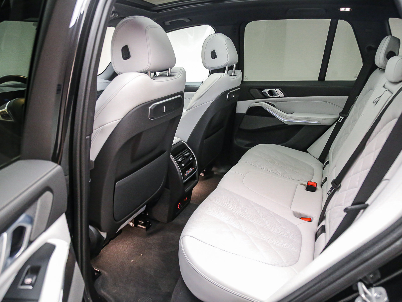 Used 2024 BMW X5 xDrive50e w/ M Sport Package AWD/4WD image 20