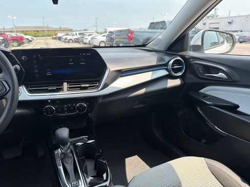 Used 2024 Chevrolet Trax LT FWD image 23