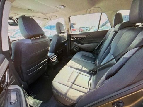 Used 2025 Subaru Outback Onyx Edition AWD/4WD image 7