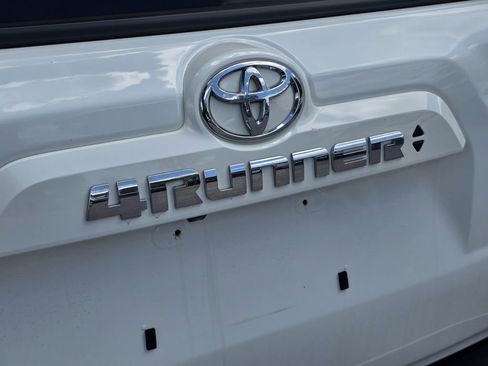 Used 2021 Toyota 4Runner SR5 AWD/4WD image 8