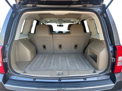 Used 2017 Jeep Patriot High Altitude FWD image 12