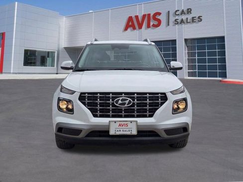 Used 2025 Hyundai Venue SEL FWD image 2
