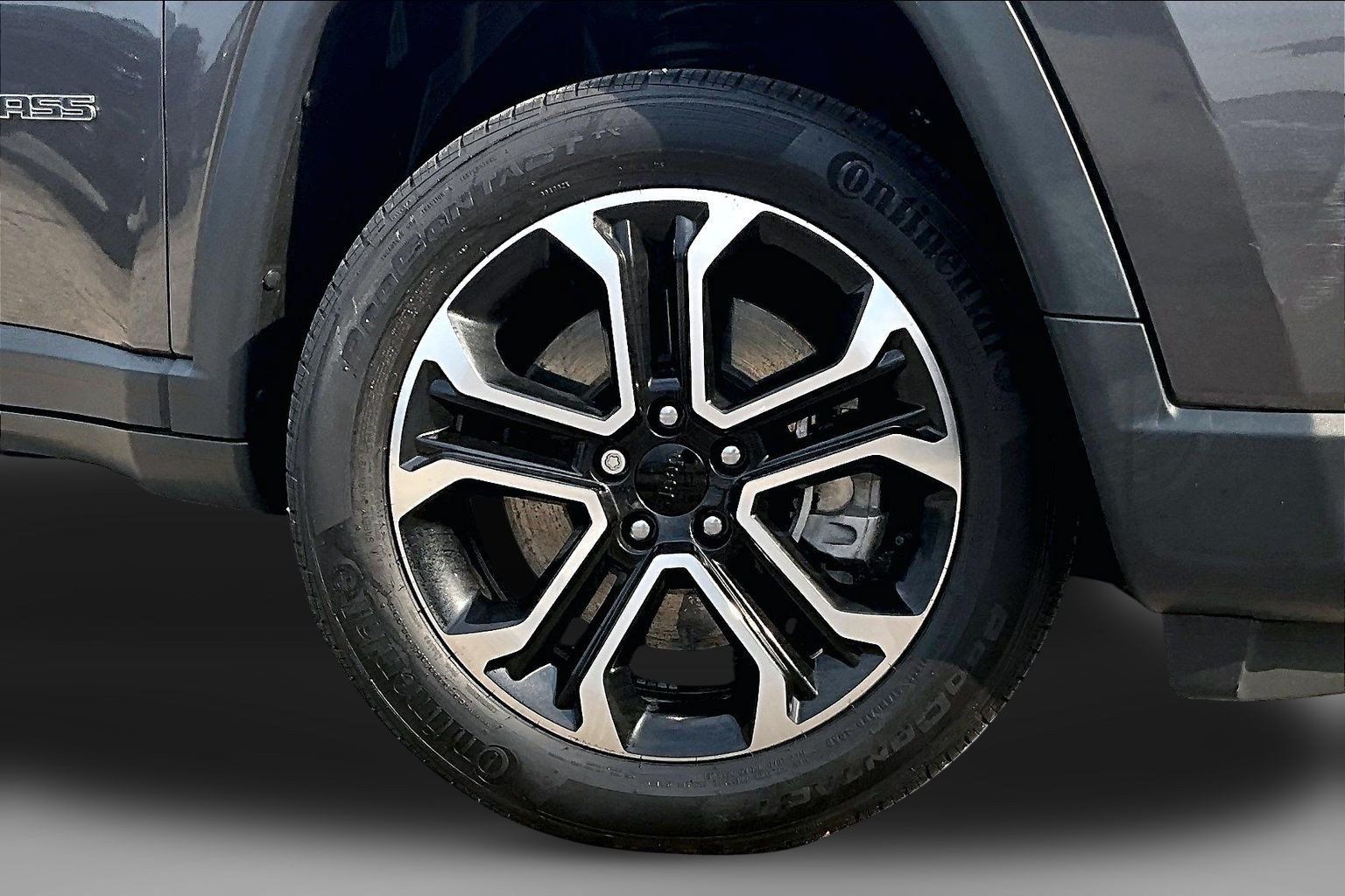 Used 2023 Jeep Compass Limited AWD/4WD image 9