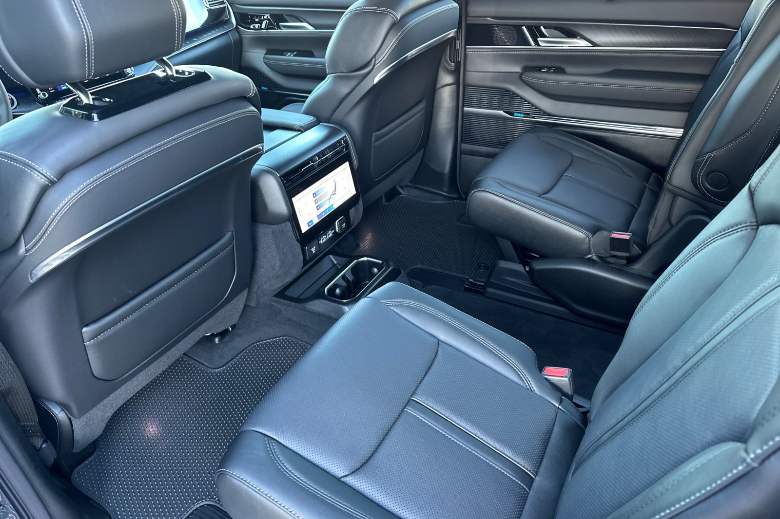 New 2026 Jeep Grand Wagoneer Summit w/ Premium Group III AWD/4WD image 14