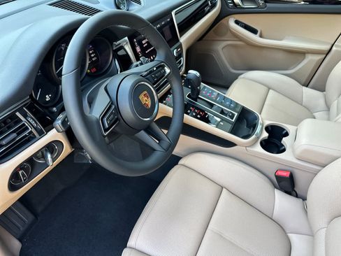 New 2026 Porsche Macan image 4