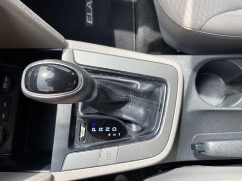 Used 2020 Hyundai Elantra SE FWD image 28