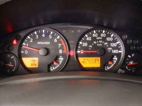 Used 2013 Nissan Frontier SV w/ SV Value Truck Pkg AWD/4WD image 4