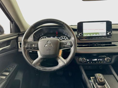 Used 2024 Mitsubishi Outlander SE FWD image 17
