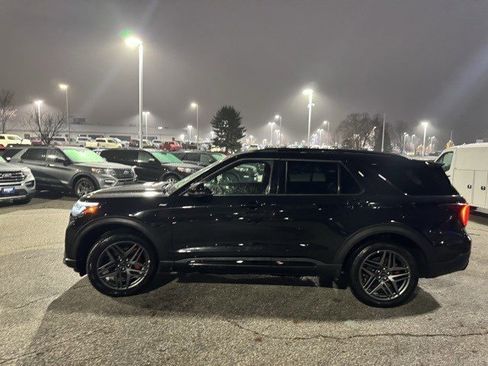 Certified 2025 Ford Explorer ST-Line w/ ST-Line Street Pack image 5