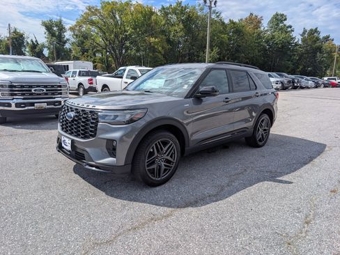Certified 2025 Ford Explorer ST-Line w/ ST-Line Street Pack AWD/4WD image 2
