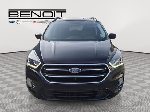 Used 2017 Ford Escape SE w/ Equipment Group 201A image 2