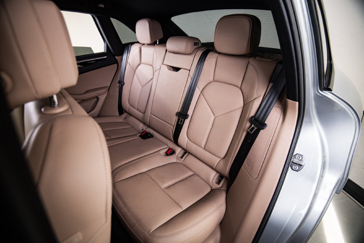 Certified 2026 Porsche Macan AWD/4WD image 24