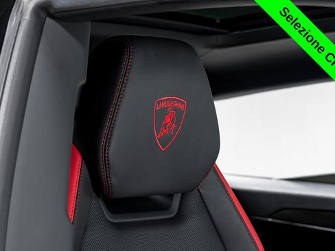 Used 2023 Lamborghini Urus Performante AWD/4WD image 41