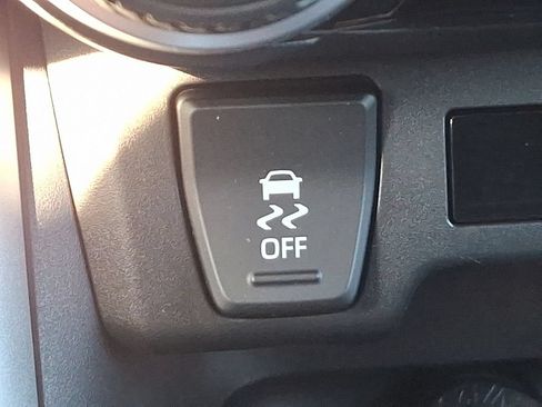 Used 2019 Toyota RAV4 LE AWD/4WD image 26