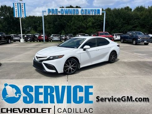 Used 2023 Toyota Camry SE FWD image 1