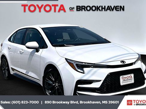Used 2025 Toyota Corolla SE FWD image 1