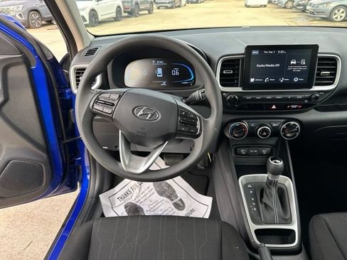 Used 2026 Hyundai Venue SE FWD image 12