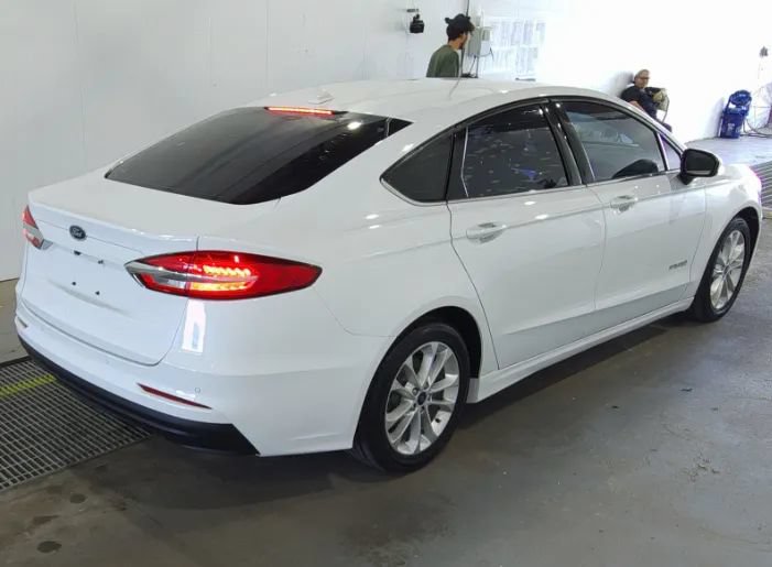 Used 2019 Ford Fusion SE FWD image 2