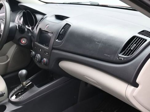 Used 2010 Kia Forte EX image 26