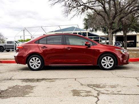 Used 2026 Toyota Corolla LE image 4