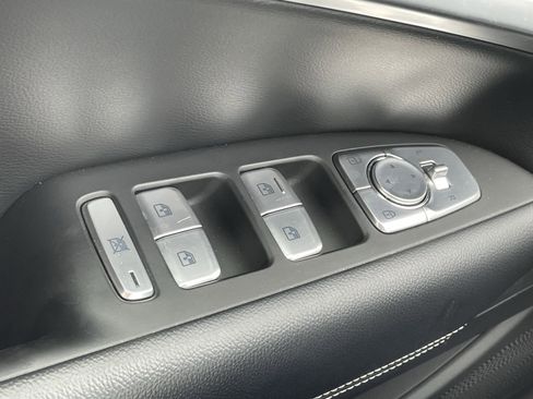 Used 2025 Genesis G70 2.5T AWD/4WD image 16