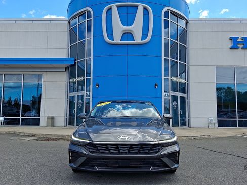 Used 2025 Hyundai Elantra SEL FWD image 2