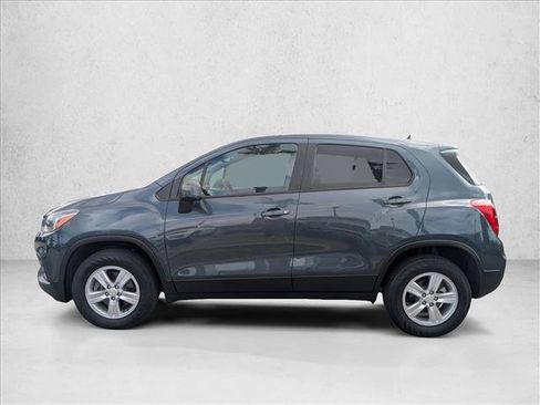 Used 2022 Chevrolet Trax LS w/ Tint and Cruise Package AWD/4WD image 9