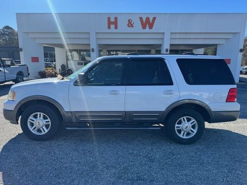 Used 2004 Ford Expedition XLT image 1