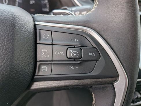 Used 2024 Jeep Grand Cherokee L Limited w/ Luxury Tech Group II image 20