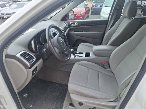 Used 2011 Jeep Grand Cherokee Laredo AWD/4WD image 14