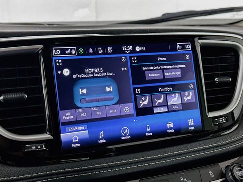 Used 2023 Chrysler Pacifica Touring-L FWD image 21