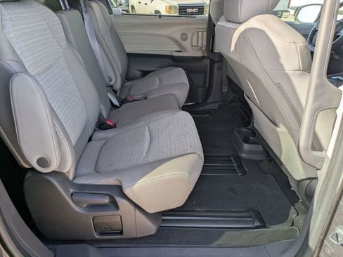 Used 2024 Toyota Sienna LE image 31