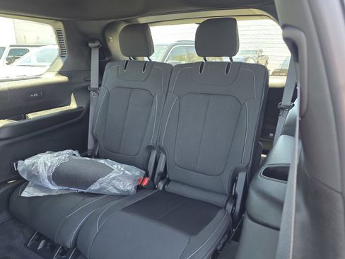 New 2025 Jeep Grand Cherokee L Laredo w/ Luxury Tech Group I image 17