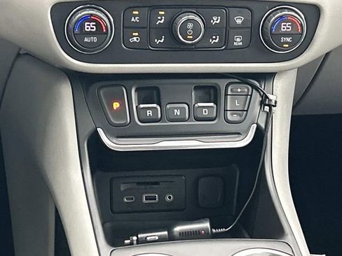 Used 2020 GMC Terrain SLT AWD/4WD image 26