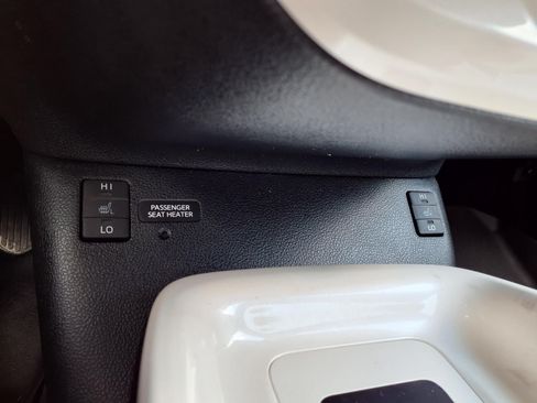 Used 2017 Toyota Prius Four FWD image 9