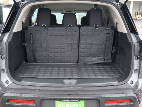 Used 2025 Nissan Pathfinder S image 32