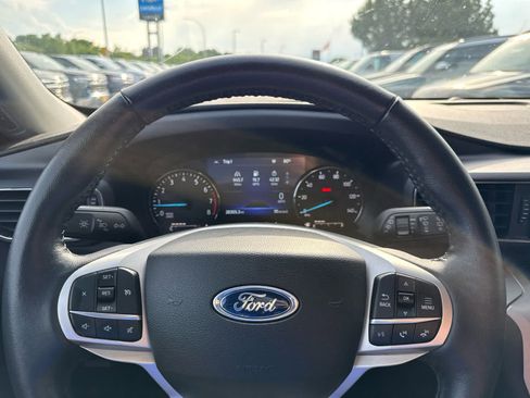 Used 2023 Ford Explorer XLT w/ Equipment Group 202A AWD/4WD image 12