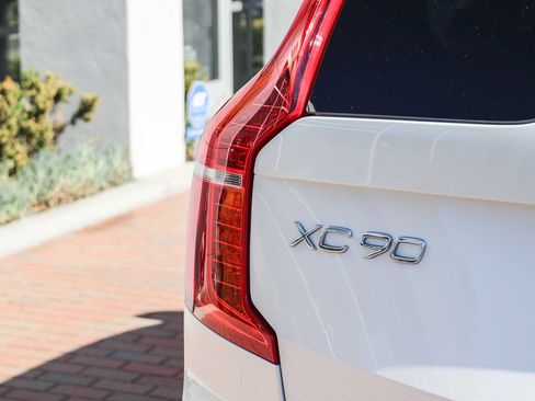 Used 2024 Volvo XC90 T8 Ultimate w/ Protection Package Premier AWD/4WD image 9