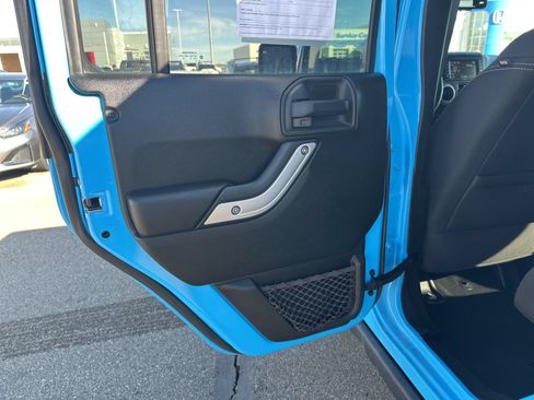 Used 2018 Jeep Wrangler Unlimited Rubicon w/ Cold Weather Group AWD/4WD image 25