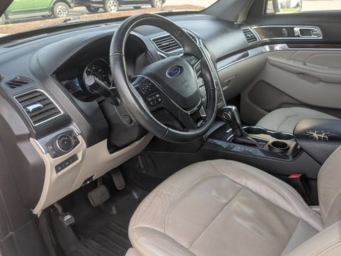 Used 2018 Ford Explorer Limited w/ Equipment Group 301A FWD image 15