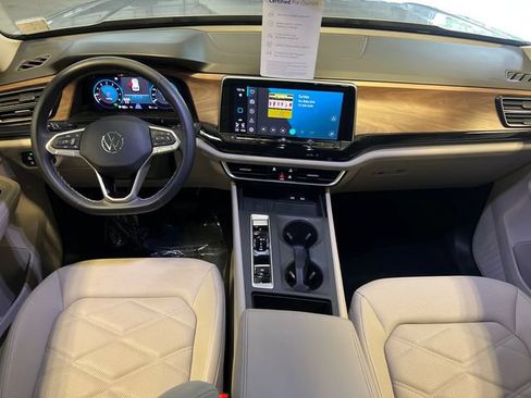 Certified 2025 Volkswagen Atlas SE FWD image 18