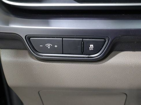 Used 2025 Kia Carnival FWD image 29