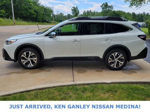 Used 2022 Subaru Outback Touring AWD/4WD image 6