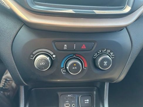 Used 2014 Jeep Cherokee Sport FWD image 22