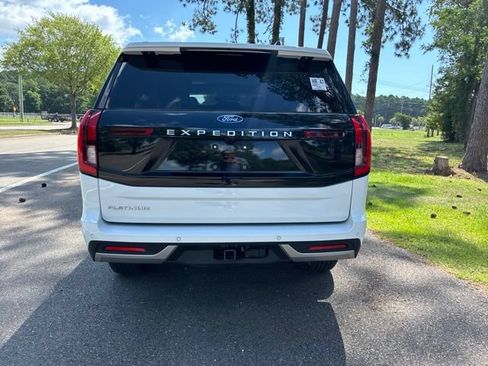 Used 2025 Ford Expedition Platinum AWD/4WD image 4